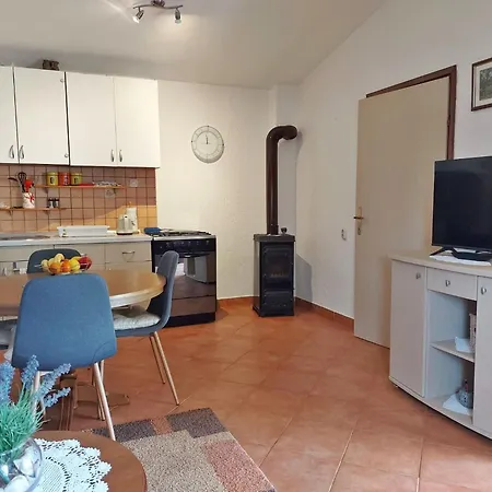 Apartment In Near Verudela Pula