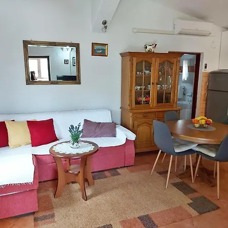 Apartment In Near Verudela